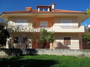  Happy Days Apartment  Tyros